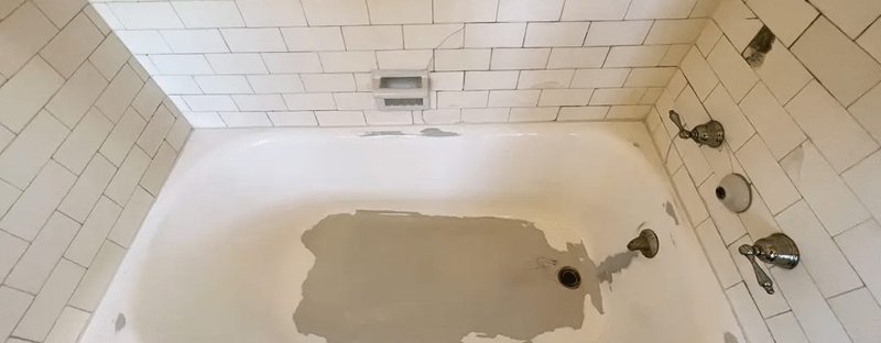 Peeling bathtub before reglazing