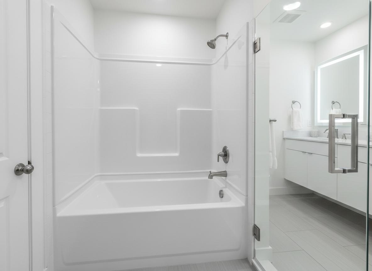 Shower Reglazing in Paramount